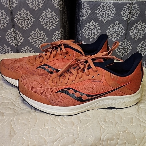 Saucony Freedom 5 Running Shoes Red W10 - Picture 1 of 10